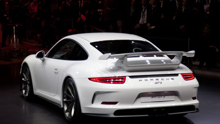 18 Porsche 911 GT3 blanches de 2015 sans kilométrage 18 Porsche 911 GT3 blanches de 2015 sans kilométrage