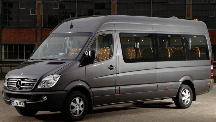 Sprinter de nouvelle génération dans le garage Mercedes Sprinter de nouvelle génération dans le garage Mercedes