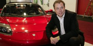 Илон Маск запустил Tesla Roadster в космос