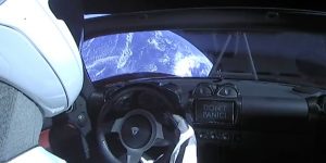 Илон Маск запустил Tesla Roadster в космос