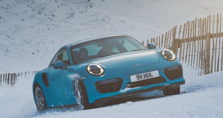 Porsche Turbo S 4x4 conquista la pista da sci Porsche Turbo S 4x4 conquista la pista da sci