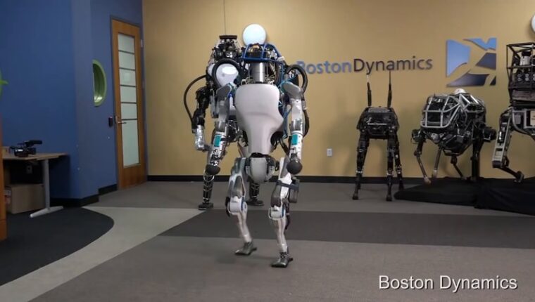 Künstliche Intelligenz greift an: Roboter Künstliche Intelligenz greift an: Roboter