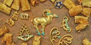 Археологические раскопки кургана в Казахстане: золотые изделия