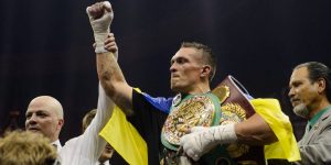 Украинский боксер Александр Усик - абсолютный чемпион мира