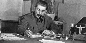 Иосиф Сталин ушел с молотка в виде маски