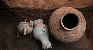 Раскопки в Хорватии – древний глиняный кувшин