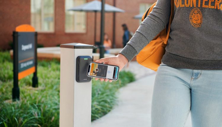 iPhone и Apple Watch: бесконтактные идентификаторы Apple Wallet