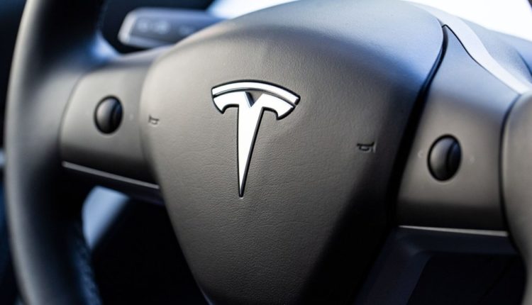 Tesla Pick-Up: футуристический квадратный пикап