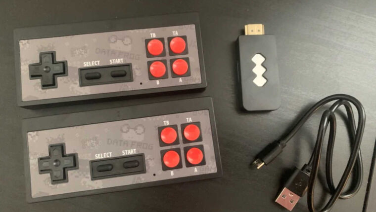 Game Stick – console portatile wireless a 8 bit Game Stick – console portatile wireless a 8 bit