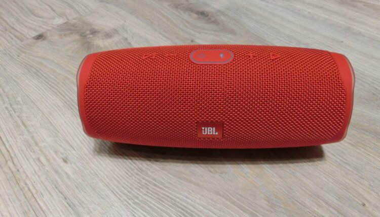 JBL Charge 4 – громкая колонка с Power Bank