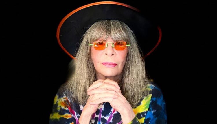 Выставка в честь рок-звезды Риты Ли