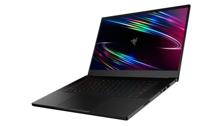 Laptop Razer Blade 15 con schermo OLED QHD e 240 Hz Laptop Razer Blade 15 con schermo OLED QHD e 240 Hz