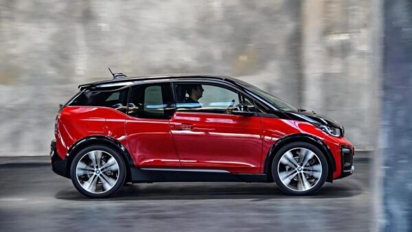 BMW i3s в цвете Galvanic Gold – оживление линейки авто