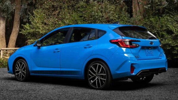 Subaru Impreza 2024 в кузове хетчбэк