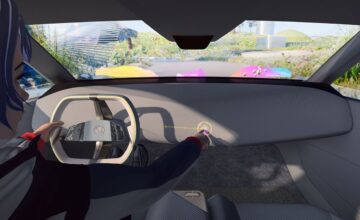 BMW presenta il display proiettivo Panoramic Vision