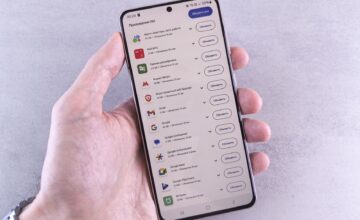 Смартфон во время обновления системы