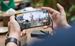 Игра на смартфоне